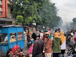 Jualan Takjil di Surabaya Masih Ramai Meski PSBB, Satpol PP Imbau Soal Masker