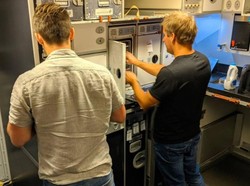 Pesawatnya Tak Ada Penumpang, Pilot Merangkap Jadi Kru Kabin