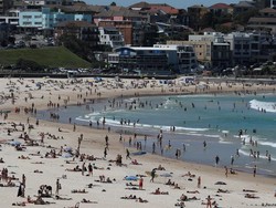 Australia dan Selandia Baru Longgarkan Lockdown, Pantai-Restoran Ramai Lagi
