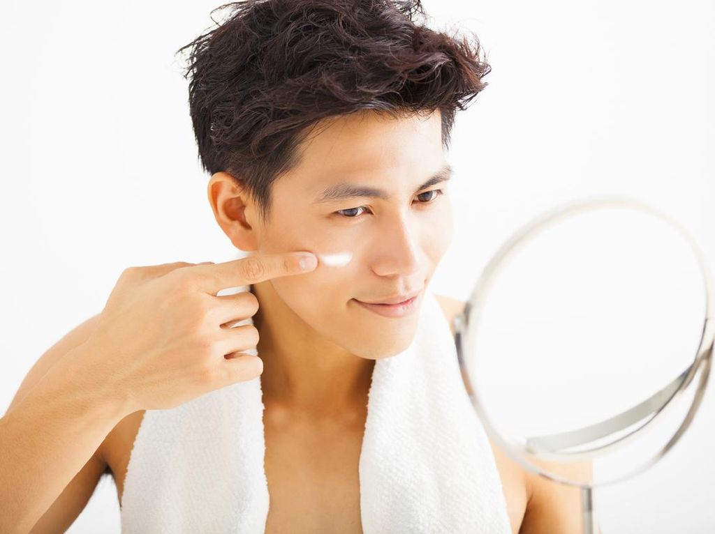 Pria Ini Pamer Kulit Mulus & Glowing, Netizen Wanita Menangis Pria Ini Pamer Kulit Mulus & Glowing, Netizen Wanita Menangis