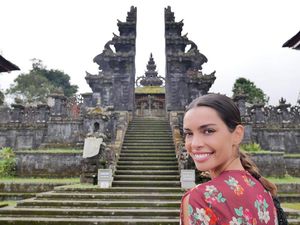 Foto: Model Cantik Istri Dani Alves yang Kangen Bali