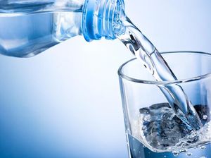 Wudhu dengan Air Mineral Sah atau Tidak? Ini Penjelasan Lengkap