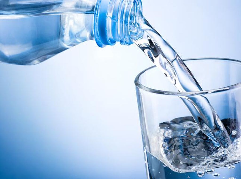 Kenapa Air Mineral Punya Rasa Manis atau Asam? Kenapa Air Mineral Punya Rasa Manis atau Asam?