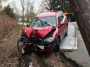 Tabrak Tiang, Diduga Sopir Pingsan Kelamaan Pakai Masker N95