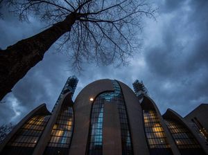 Anggun dan Megahnya Masjid Raya Koln