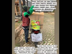 Demi Bertahan Hidup, Driver Ojol Ini Jual Paket Kue Kering Murah