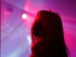 Karena Corona, Nonton Tari Erotis Kini Bisa Drive Thru