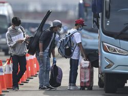 Penumpang Angkutan Umum Keluar-Masuk Jakarta Wajib Rapid Test Antigen, Mobil Pribadi Kok Enggak?