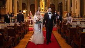 Foto Pasangan Nikah Saat Corona di Gereja Kosong Viral, Ada Penampakan Tamu