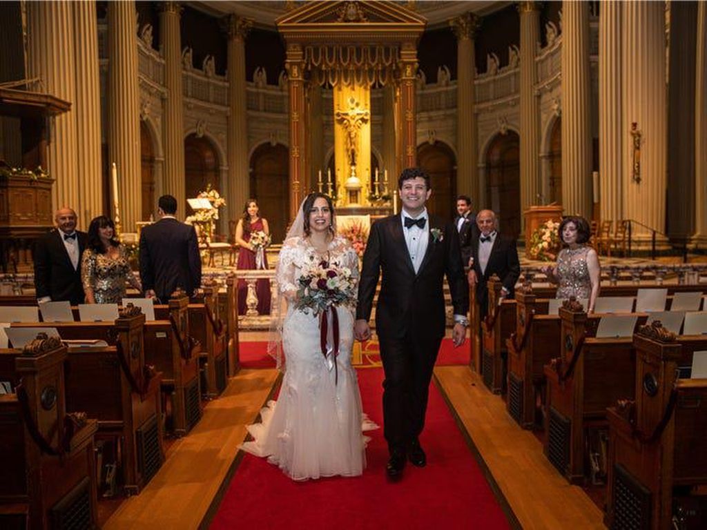 Foto Pasangan Nikah Saat Corona di Gereja Kosong Viral, Ada Penampakan Tamu
