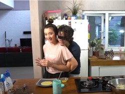 Bryan Domani dan Adik Lakukan Not My Arm Cooking Challenge