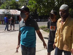 Ricuh Warga Polman Tolak Lokasi Karantina Corona di Tengah Permukiman