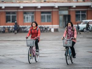 6 Aturan Ketat Berbusana di Negeri Kim Jong Un