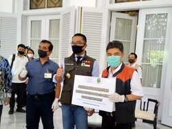 Pos Indonesia Serahkan Bantuan Alat Kesehatan Penanganan COVID-19