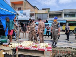Viral Penjual Takjil di Sinjai Sulsel Tendang Jualan Saat Akan Direlokasi