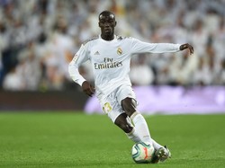 Di bek kiri ada Ferland Mendy. Pemain baru Real Madrid di musim ini dibeli dari Lyon seharga 48 juta euro (Getty Images)