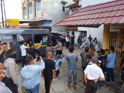 Pengacara Wanita Tewas di Kos Palembang, Dievakuasi Petugas Ber-APD Lengkap