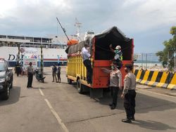 Truk Keluar Tanjung Perak Di-sweeping Antisipasi Penyelundupan Pemudik