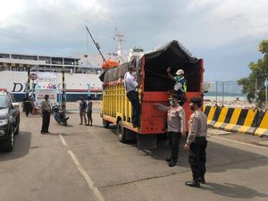 Truk Keluar Tanjung Perak Di-sweeping Antisipasi Penyelundupan Pemudik