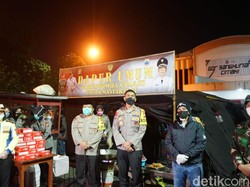 Dapur Umum Polres Cimahi Sediakan Ratusan Paket Santap Sahur Bagi Warga