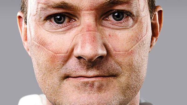 Seniman Ilustrasikan Wajah Paramedis Jadi Superhero