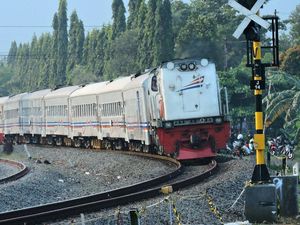 Kereta Luar Biasa Mulai Beroperasi, Ini Penjelasannya