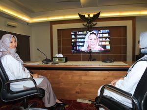 Teladani Kartini, Ketua TP PKK Banyuwangi Ajak Perempuan Aktif Hadapi COVID-19