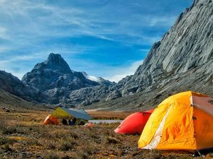 Bukan Puncak Jaya dan Carstensz, Nama Aslinya Adalah Nemangkawi Ninggok Bukan Puncak Jaya dan Carstensz, Nama Aslinya Adalah Nemangkawi Ninggok