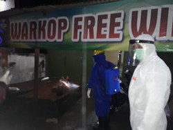 Meninggal di Warkop, Warga Surabaya Dievakuasi Petugas Berbaju APD