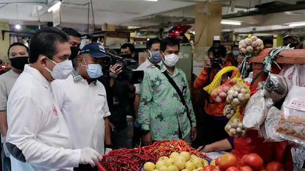 Kemendag saat sidak Pasar Kramat Jati, Rabu (29/4)