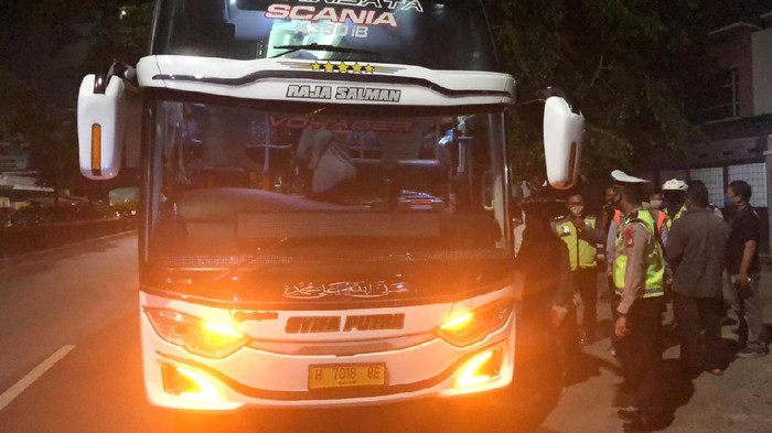 Sembunyikan 6 Pemudik, Bus ke Semarang Diputar Balik di Bekasi