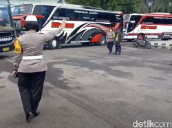 Video Polisi Bubarkan Aksi Konvoi Sopir Bus di Karanganyar