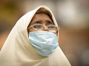 Ratusan Pekerja Indonesia di Malaysia Merana Akibat Lockdown Ratusan Pekerja Indonesia di Malaysia Merana Akibat Lockdown