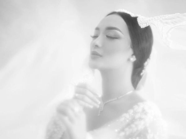 Foto: Melihat Kebaya Pengantin Zaskia Gotik yang Harganya Ratusan Juta
