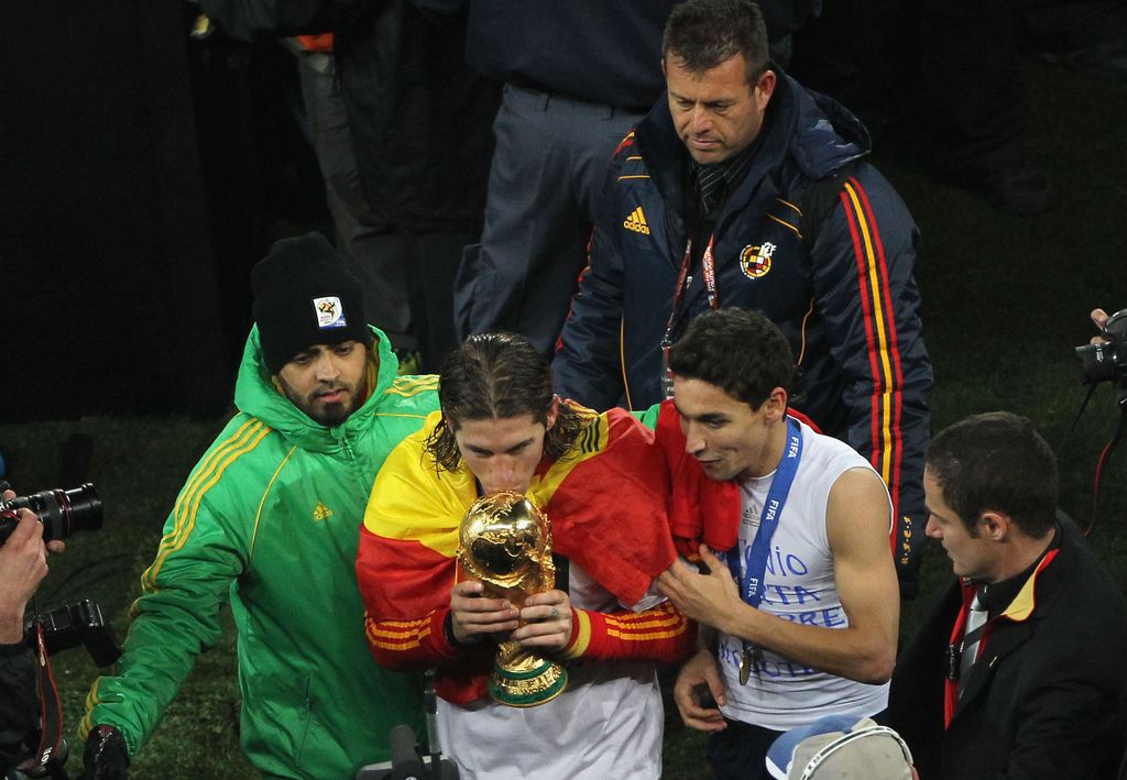 Sergio Ramos (tengah) saat menjuarai Piala Dunia 2010