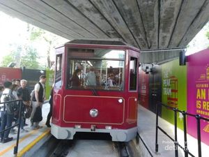Menikmati Lanskap Pencakar Langit Hong Kong dari The Peak Tram