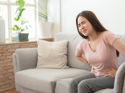 7 Cara Mengatasi Asam Lambung Naik dengan Cepat, Salah Satunya Ubah Posisi Duduk