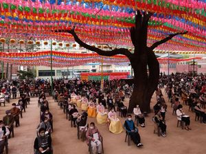 Ratusan Orang Rayakan Ultah Budha di Seoul Ratusan Orang Rayakan Ultah Budha di Seoul