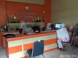 Duh! Sembako yang Dibagikan ke Warga Makassar Ditarik Lagi