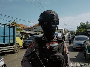 Densus 88 Geledah Gudang Ekspedisi di Surabaya Tempat Terduga Teroris Kerja