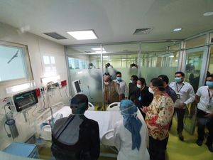 CT Corp Serahkan Bantuan Alat Canggih ke RSCM untuk Tangani Corona