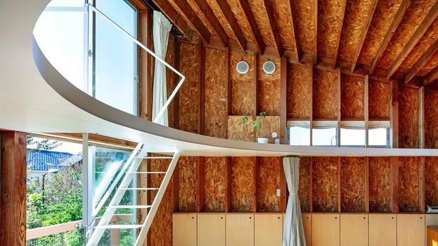  Rumah  Minimalis  di Jepang  Ini Unik Ada Lubang Besar di Ruang Keluarga
