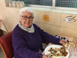 Di Usia 95 Tahun, Nenek Buyut Fabregas Kalahkan Corona!