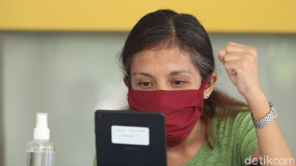 Begini Cara Melepas Rindu Pasien COVID-19 dengan Keluarga