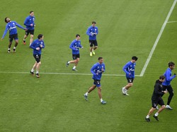 Para pemain Schalke 04 mulai berlatih di pusat latihan Gelsenkirchen, Jerman, Rabu (29/4) waktu setempat.