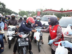 Bagi Pembersih Lantai, PMI Banten Minta Pengendara Disinfeksi Mandiri