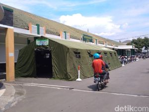Jadi Rujukan COVID-19, RS Ciremai Siapkan Ruangan dan Tenda Isolasi Jadi Rujukan COVID-19, RS Ciremai Siapkan Ruangan dan Tenda Isolasi
