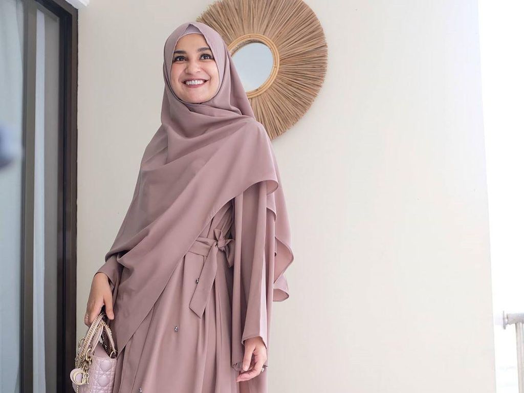 Foto: Cantiknya Shireen Sungkar OOTD Hijab #dirumahaja Saat Ramadhan