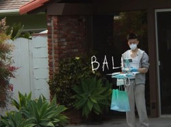 Lewat Video Klip BALI, Rich Brian Kirim Paket Makanan Pakai Drone