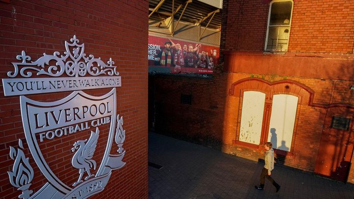 LIVERPOOL, ENGLAND - APRIL 20: Anfield Stadium, the home Liverpool Football Club during the coronavirus (Covid-19) pandemic lockdown at Anfield on April 20, 2020 in Liverpool, England. Amid speculation that some coronavirus related cases in Liverpool could be linked to the Champions League match at Anfield on March 11, the mayor of Madrid has said it was a mistake to allow 3,000 Atletico fans to travel to the game. Liverpool F.C. has led the Premier League since the time major sporting events were suspended in mid-March due to the COVID-19 pandemic. (Photo by Christopher Furlong/Getty Images)